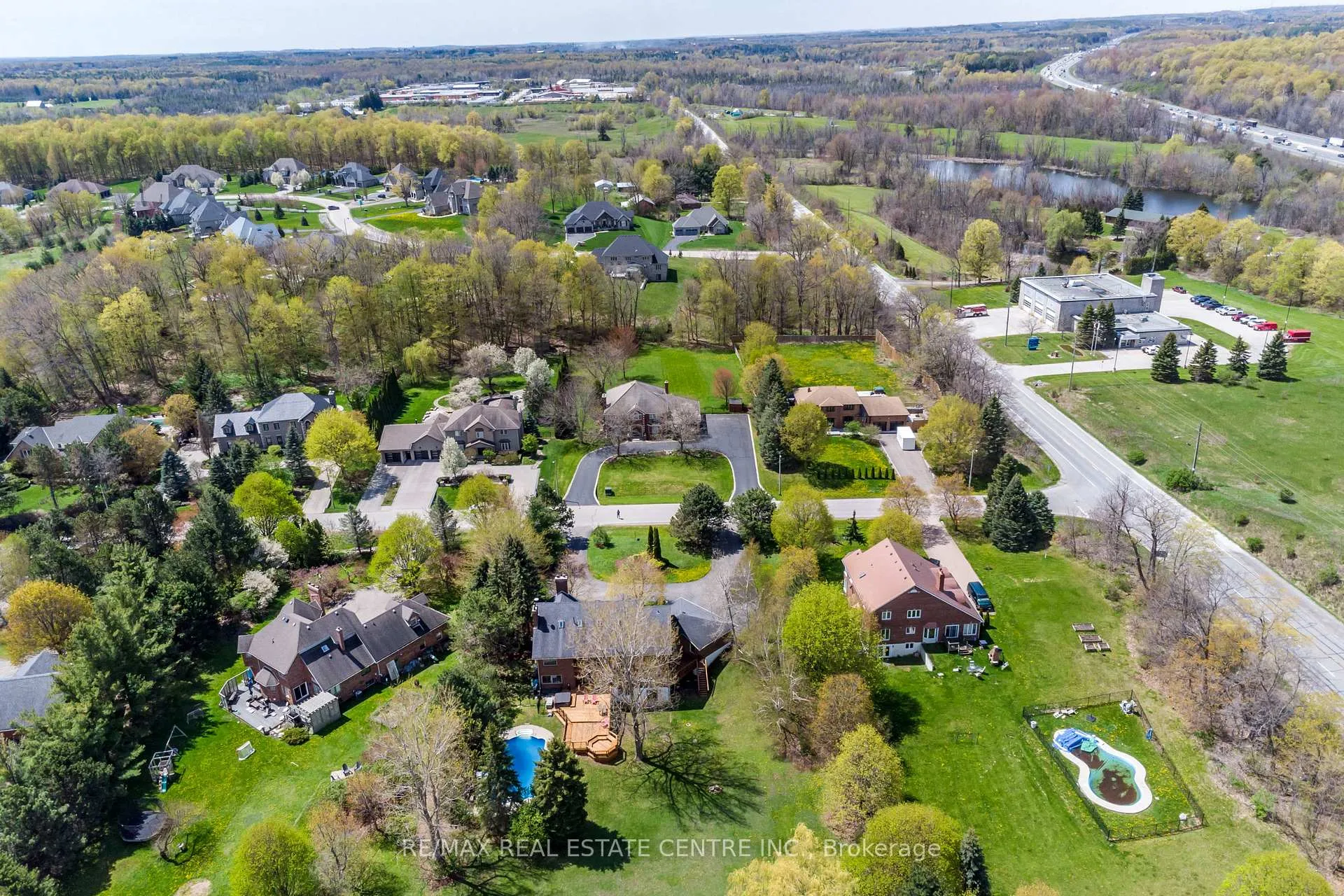 Photo 46 of 155 Crawford Crescent, Milton, Campbellville — HOMEH