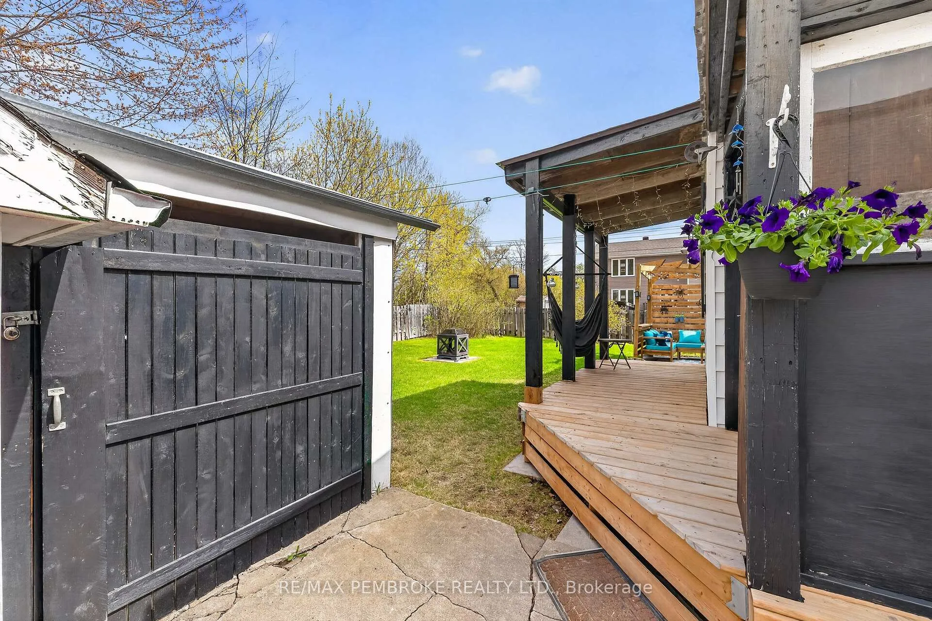 Photo 4 of 302 Willard Street, Pembroke — HOMEH