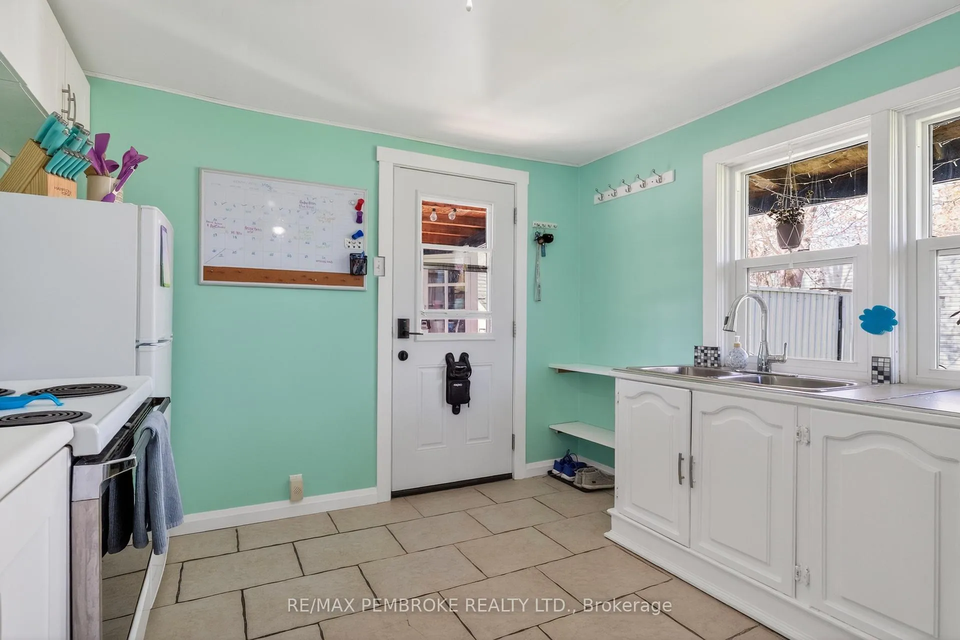 Photo 6 of 302 Willard Street, Pembroke — HOMEH