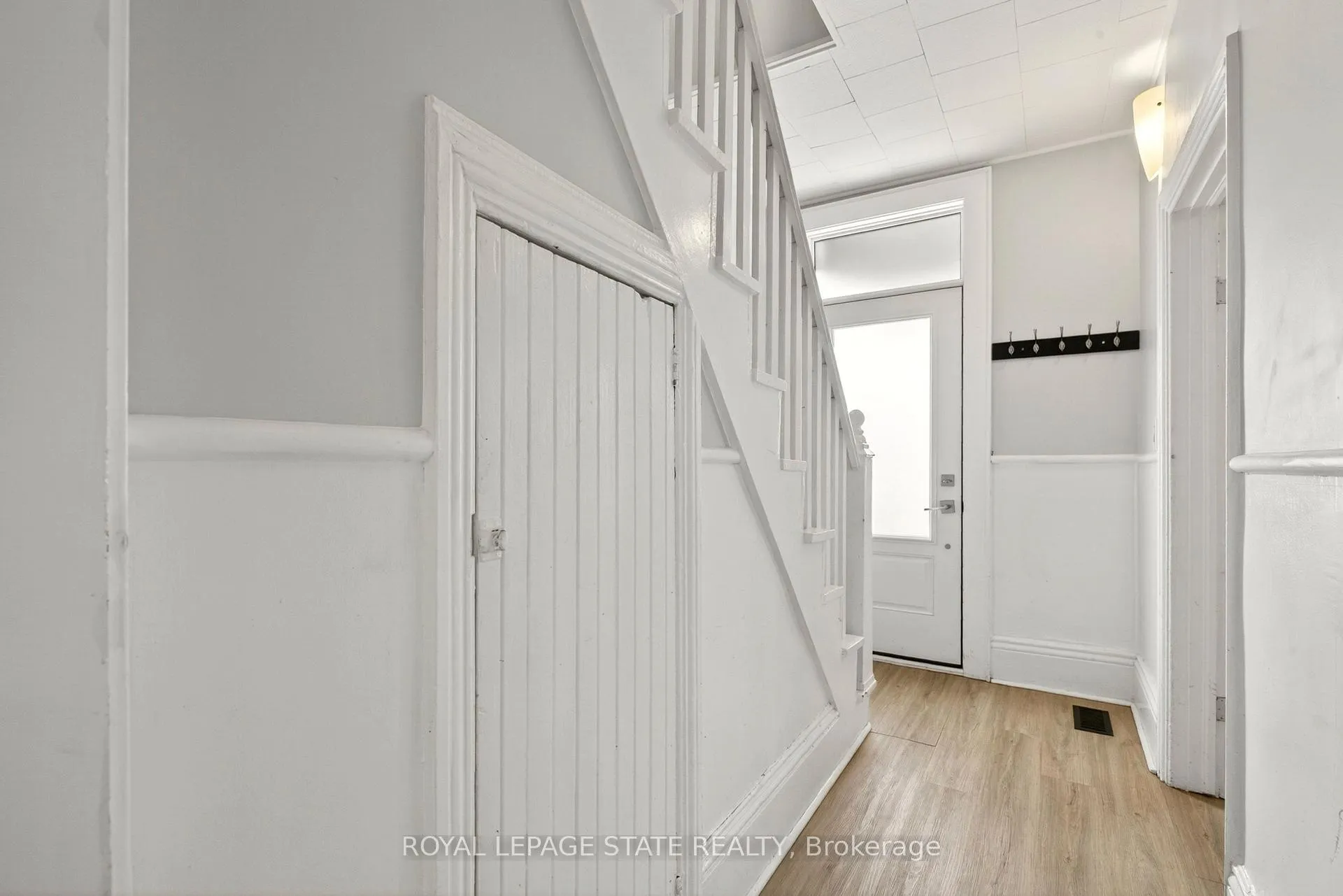 Photo 5 of 1236 Cannon Street E, Hamilton, Crown Point — HOMEH