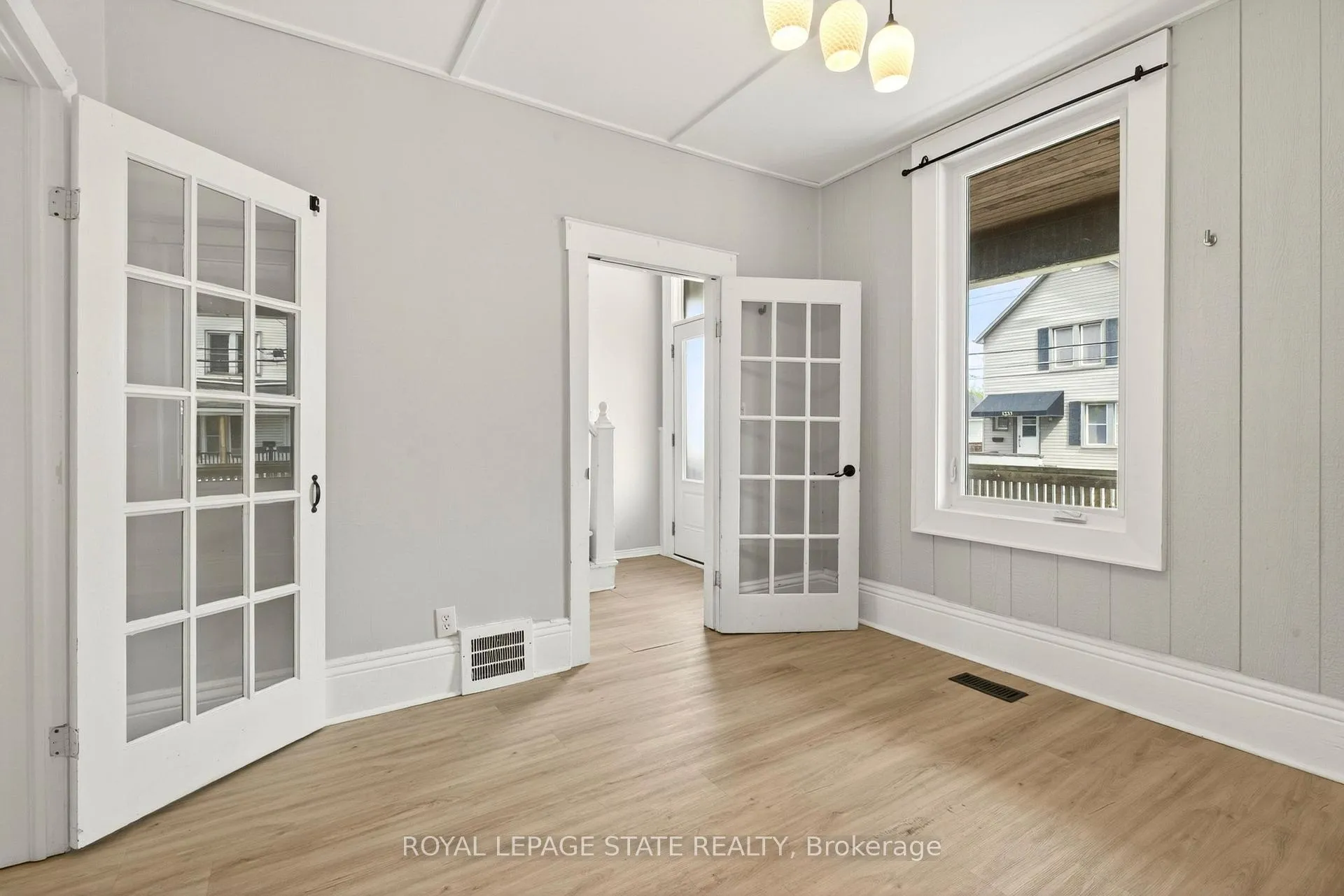 Photo 12 of 1236 Cannon Street E, Hamilton, Crown Point — HOMEH