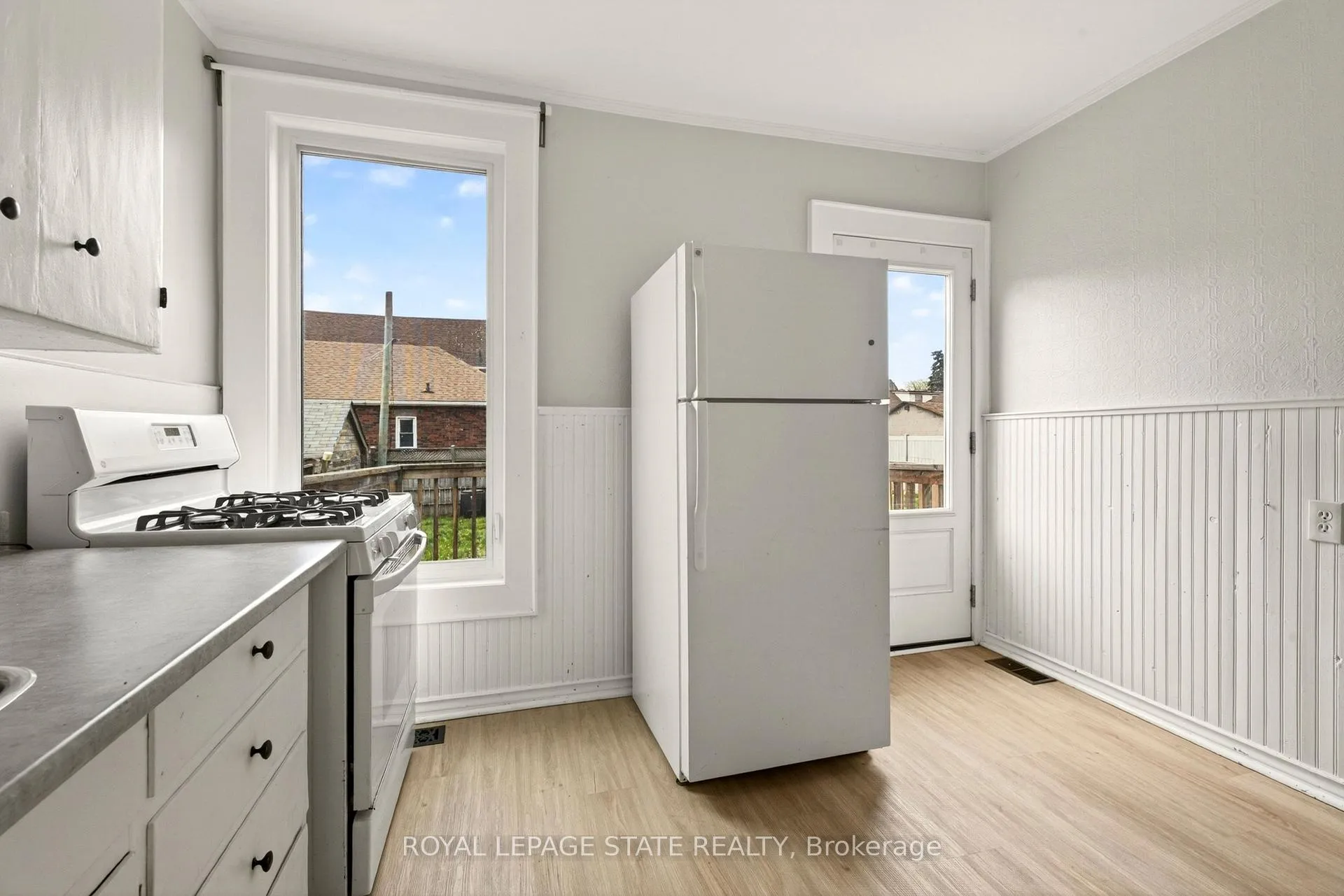 Photo 23 of 1236 Cannon Street E, Hamilton, Crown Point — HOMEH