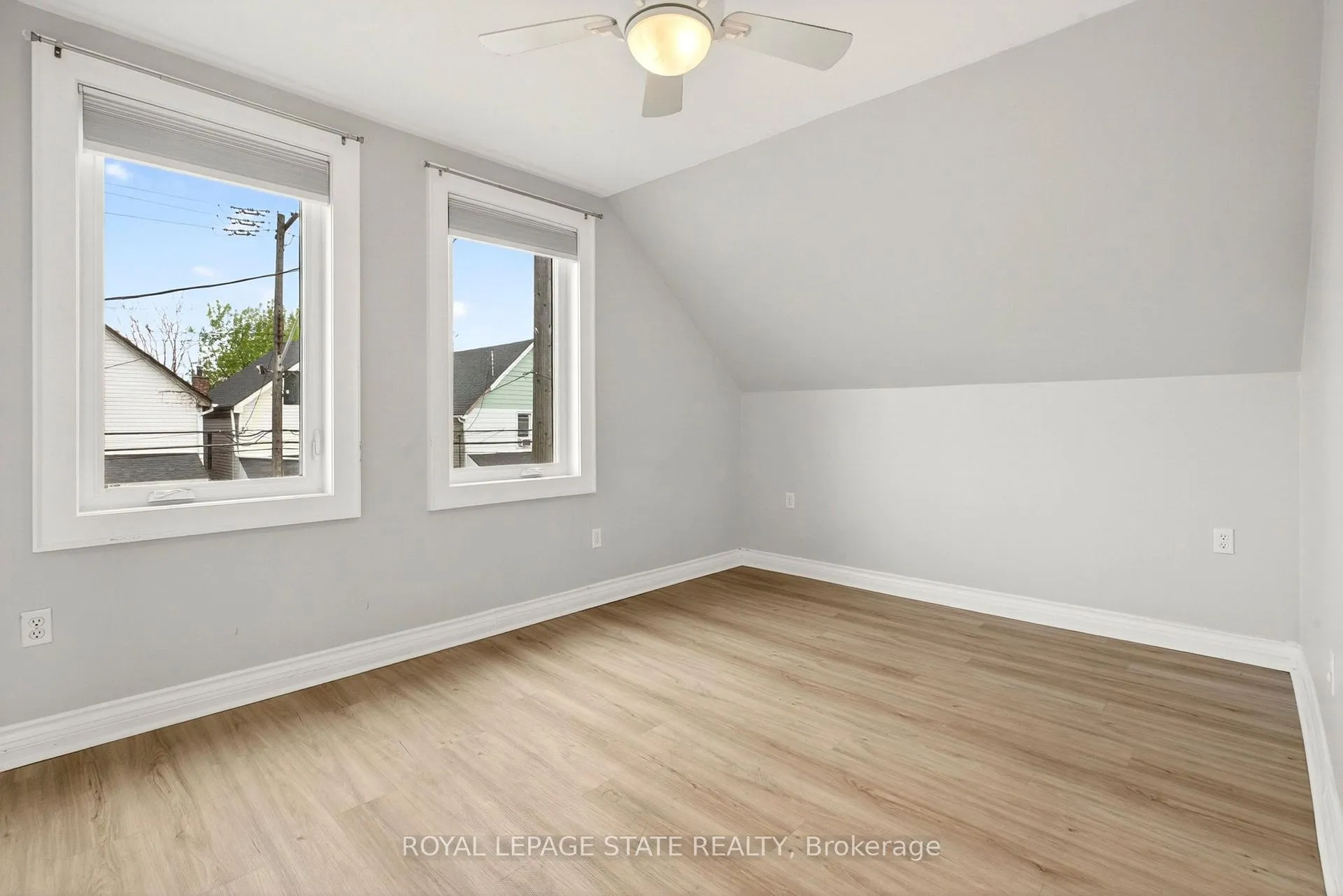 Photo 27 of 1236 Cannon Street E, Hamilton, Crown Point — HOMEH