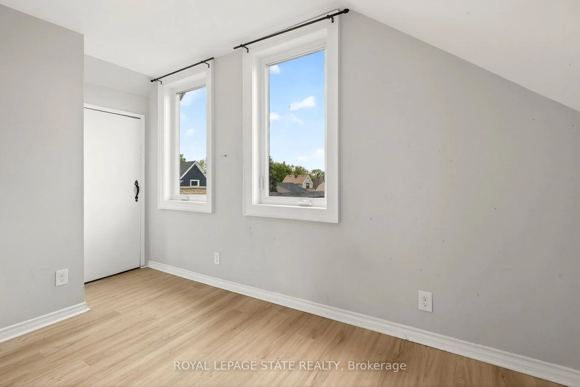 Photo 31 of 1236 Cannon Street E, Hamilton, Crown Point — HOMEH