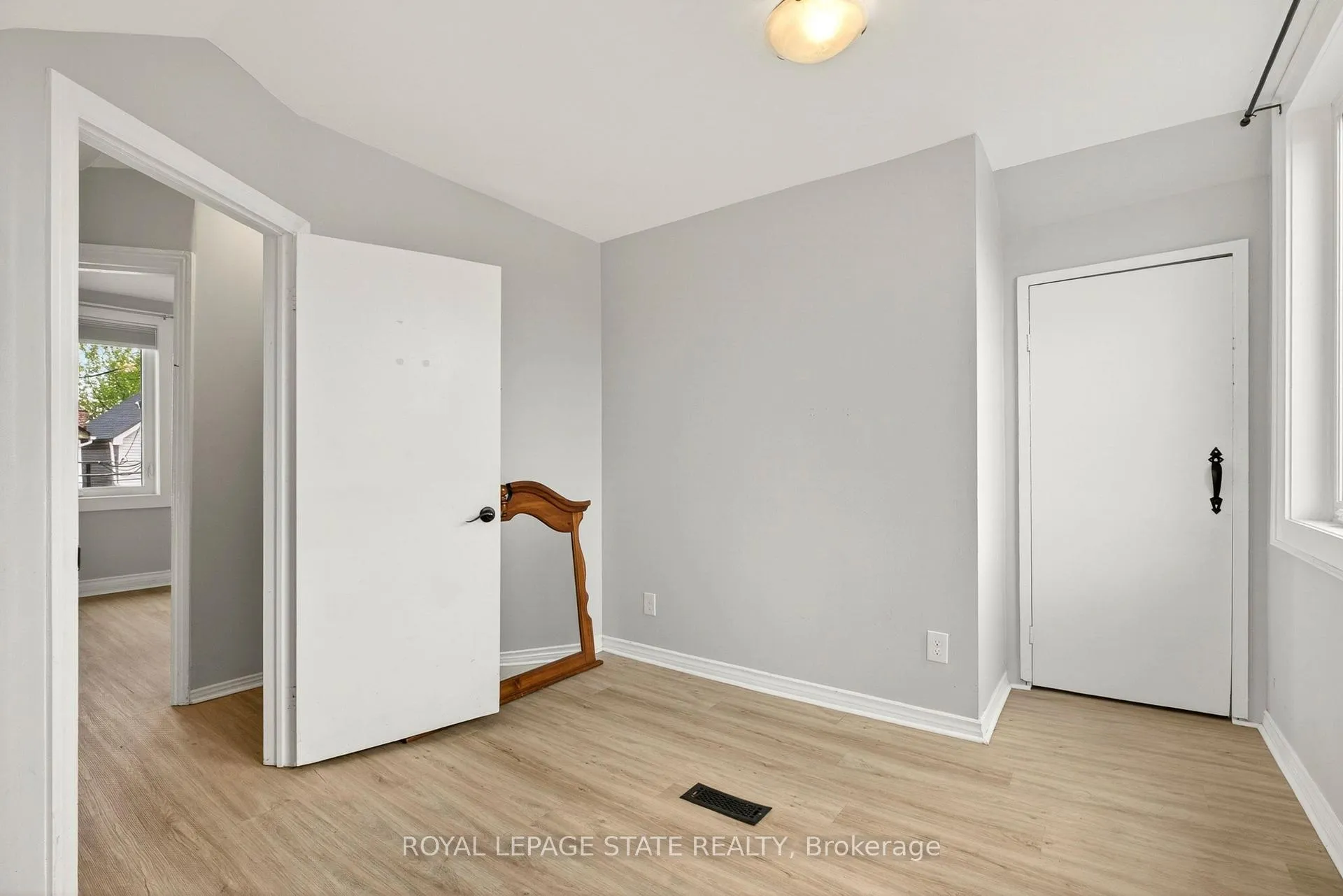 Photo 32 of 1236 Cannon Street E, Hamilton, Crown Point — HOMEH
