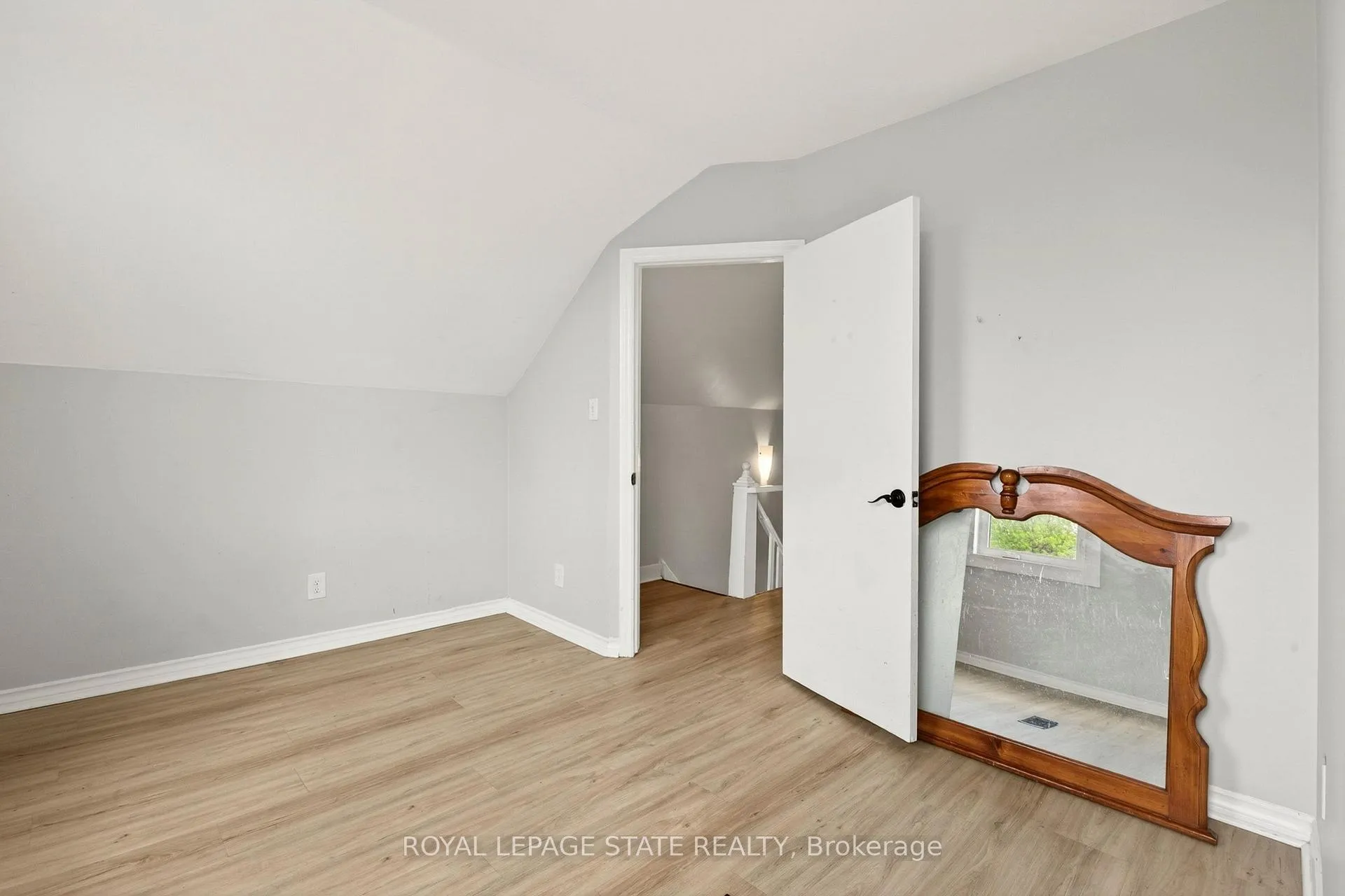 Photo 33 of 1236 Cannon Street E, Hamilton, Crown Point — HOMEH