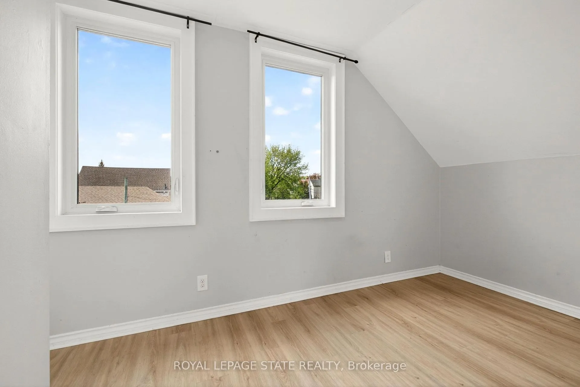 Photo 34 of 1236 Cannon Street E, Hamilton, Crown Point — HOMEH