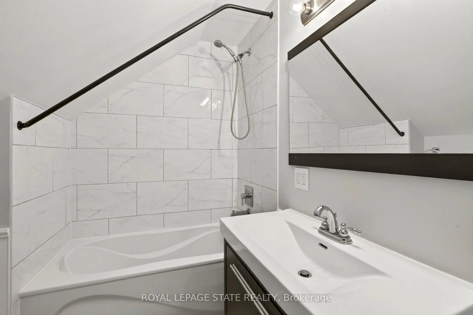 Photo 37 of 1236 Cannon Street E, Hamilton, Crown Point — HOMEH