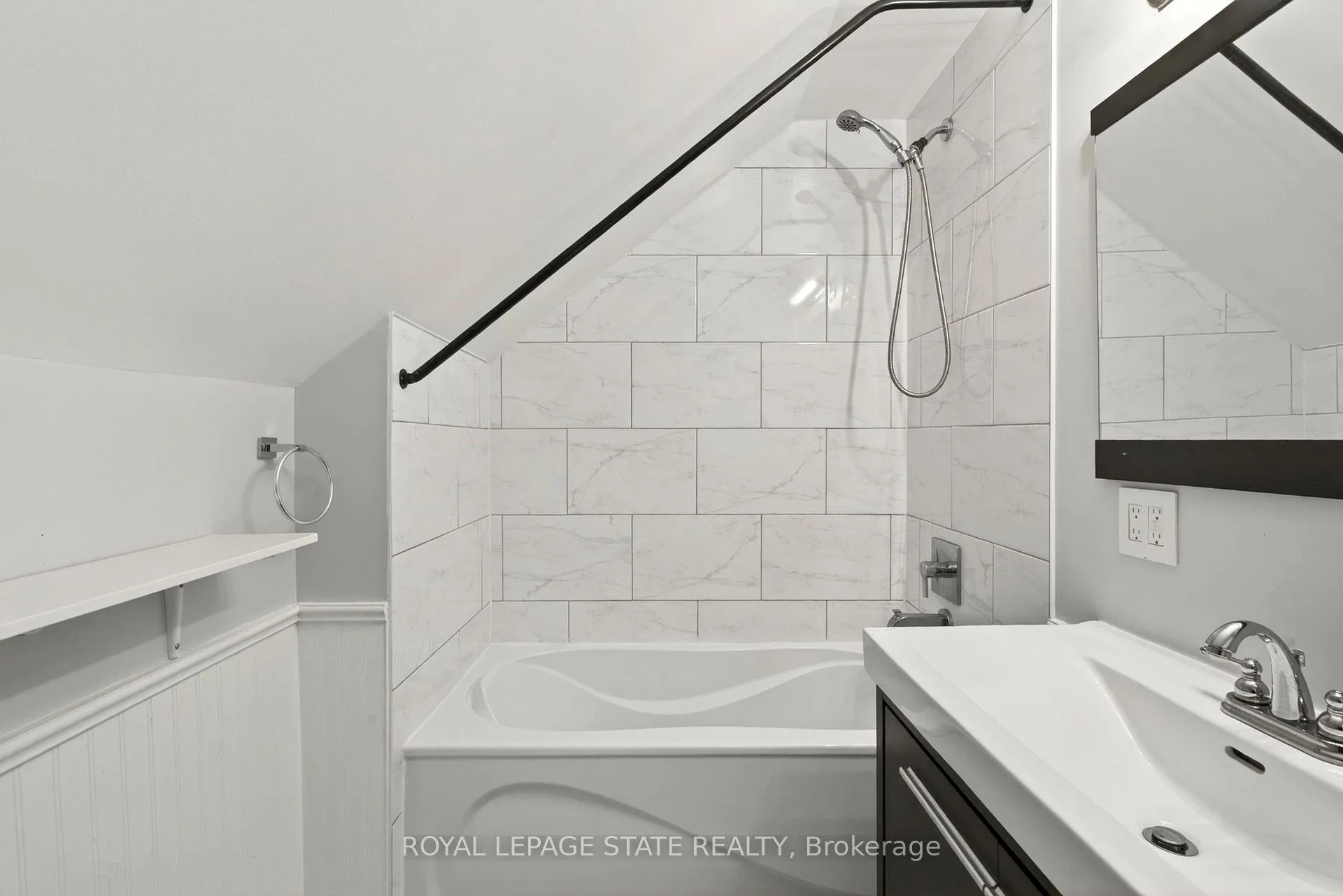 Photo 38 of 1236 Cannon Street E, Hamilton, Crown Point — HOMEH