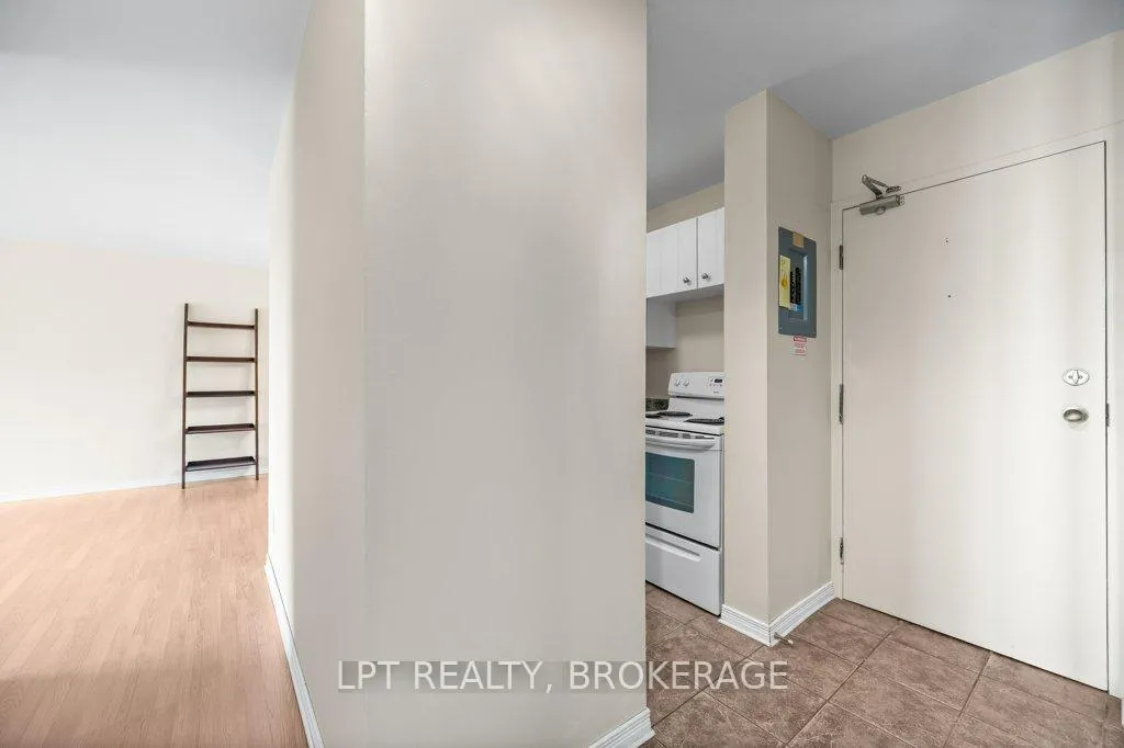Photo 9 of Unit 303, 17 Eldon Hall Place, Kingston, Central City West — HOMEH