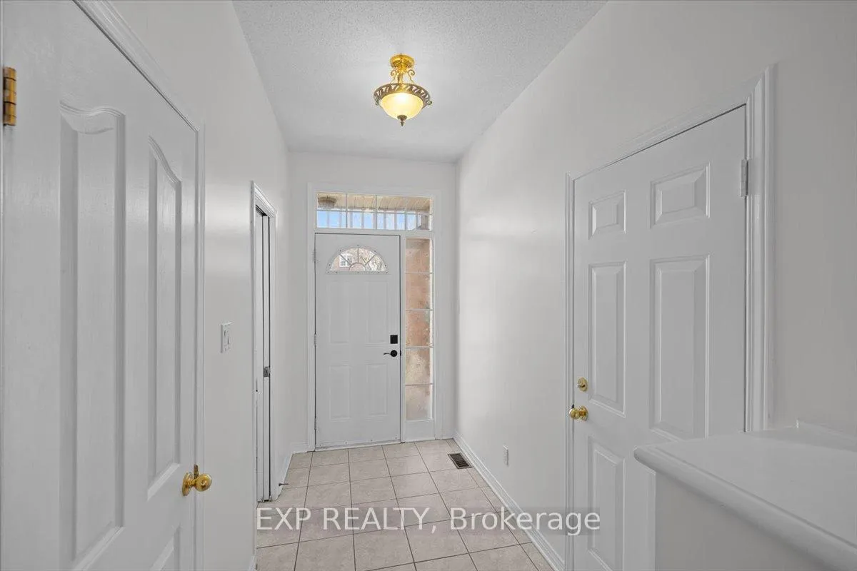 Photo 3 of 943 Markwick Crescent, Ottawa, Notting Hill/Summerside — HOMEH