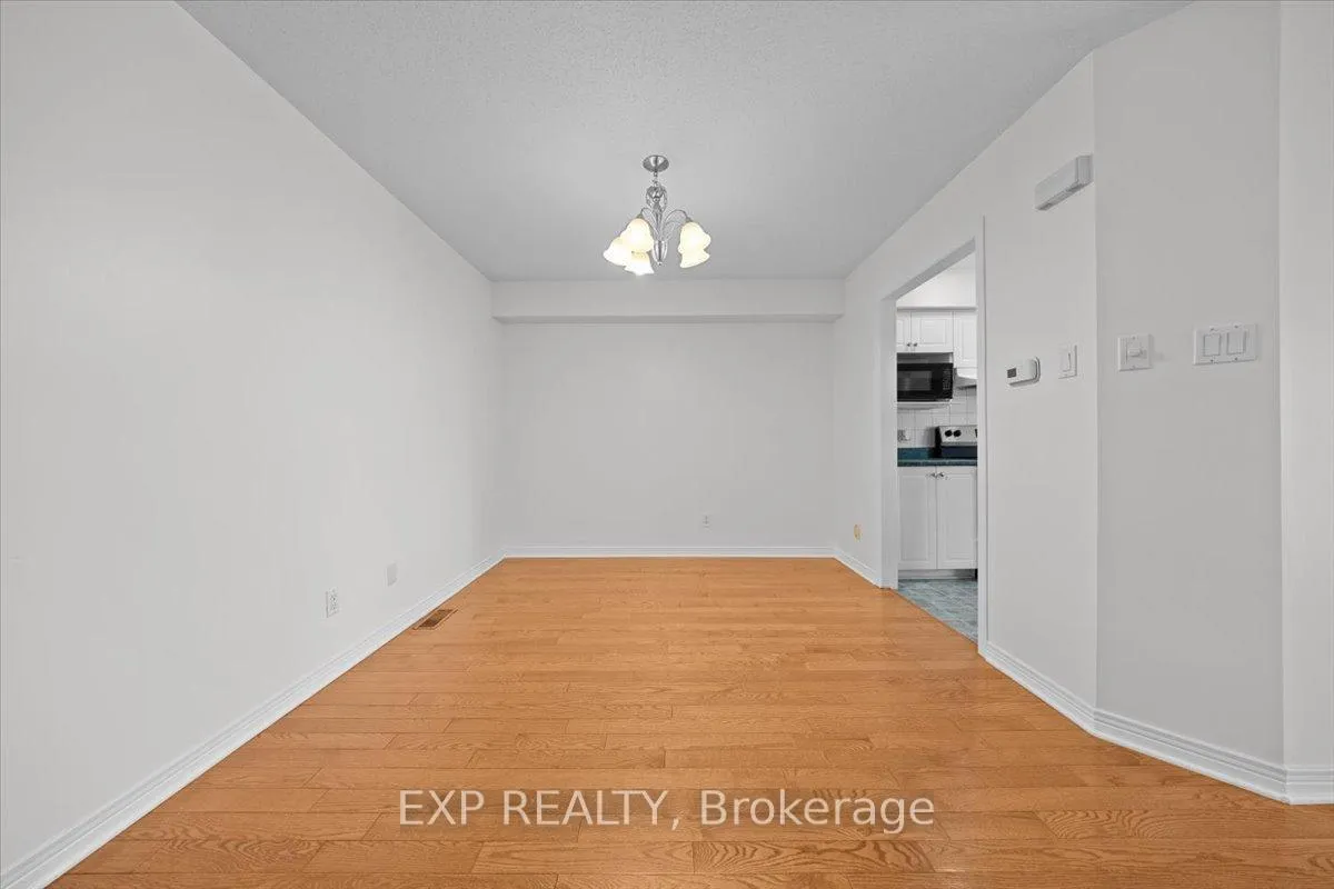 Photo 6 of 943 Markwick Crescent, Ottawa, Notting Hill/Summerside — HOMEH