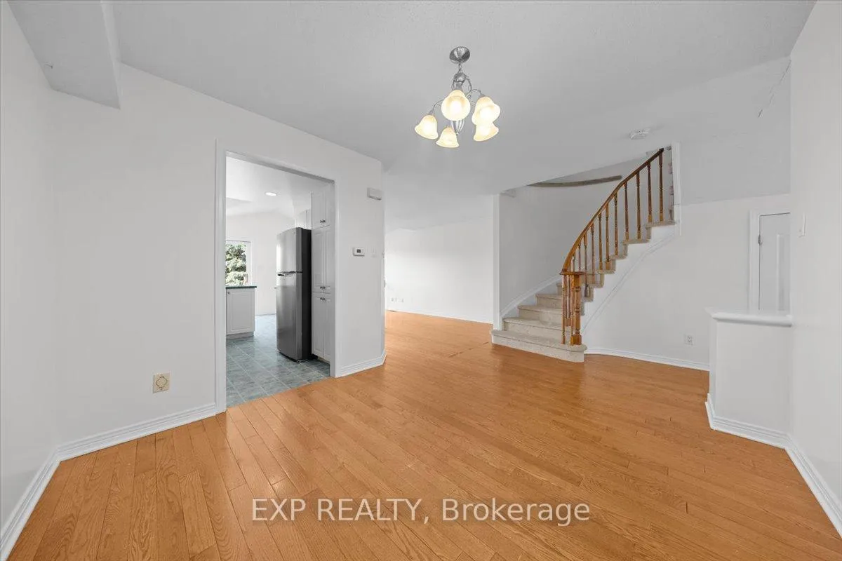 Photo 7 of 943 Markwick Crescent, Ottawa, Notting Hill/Summerside — HOMEH