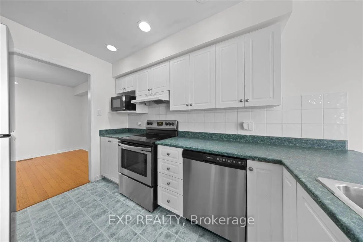 Photo 9 of 943 Markwick Crescent, Ottawa, Notting Hill/Summerside — HOMEH
