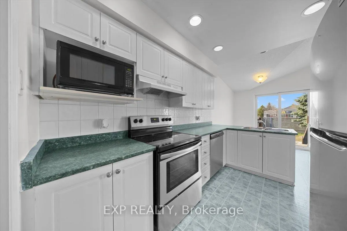 Photo 11 of 943 Markwick Crescent, Ottawa, Notting Hill/Summerside — HOMEH