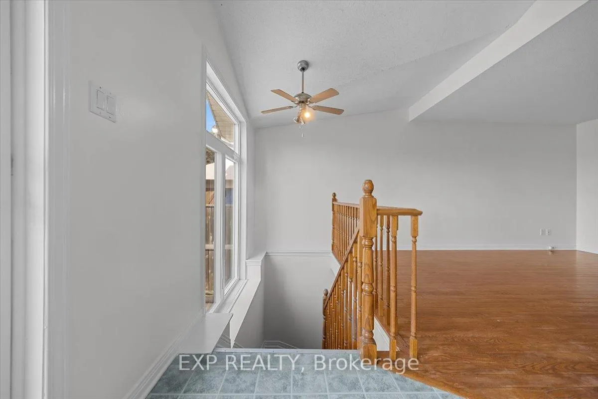 Photo 15 of 943 Markwick Crescent, Ottawa, Notting Hill/Summerside — HOMEH