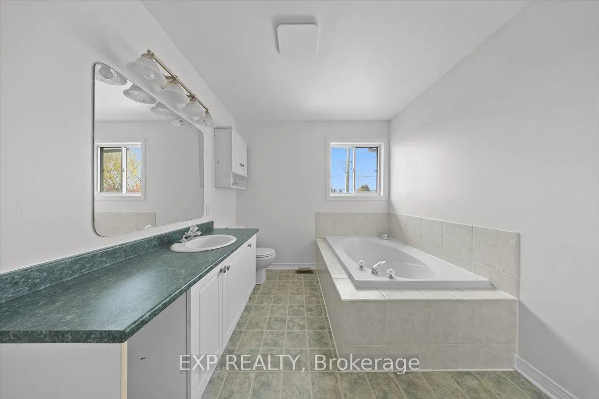 Photo 29 of 943 Markwick Crescent, Ottawa, Notting Hill/Summerside — HOMEH