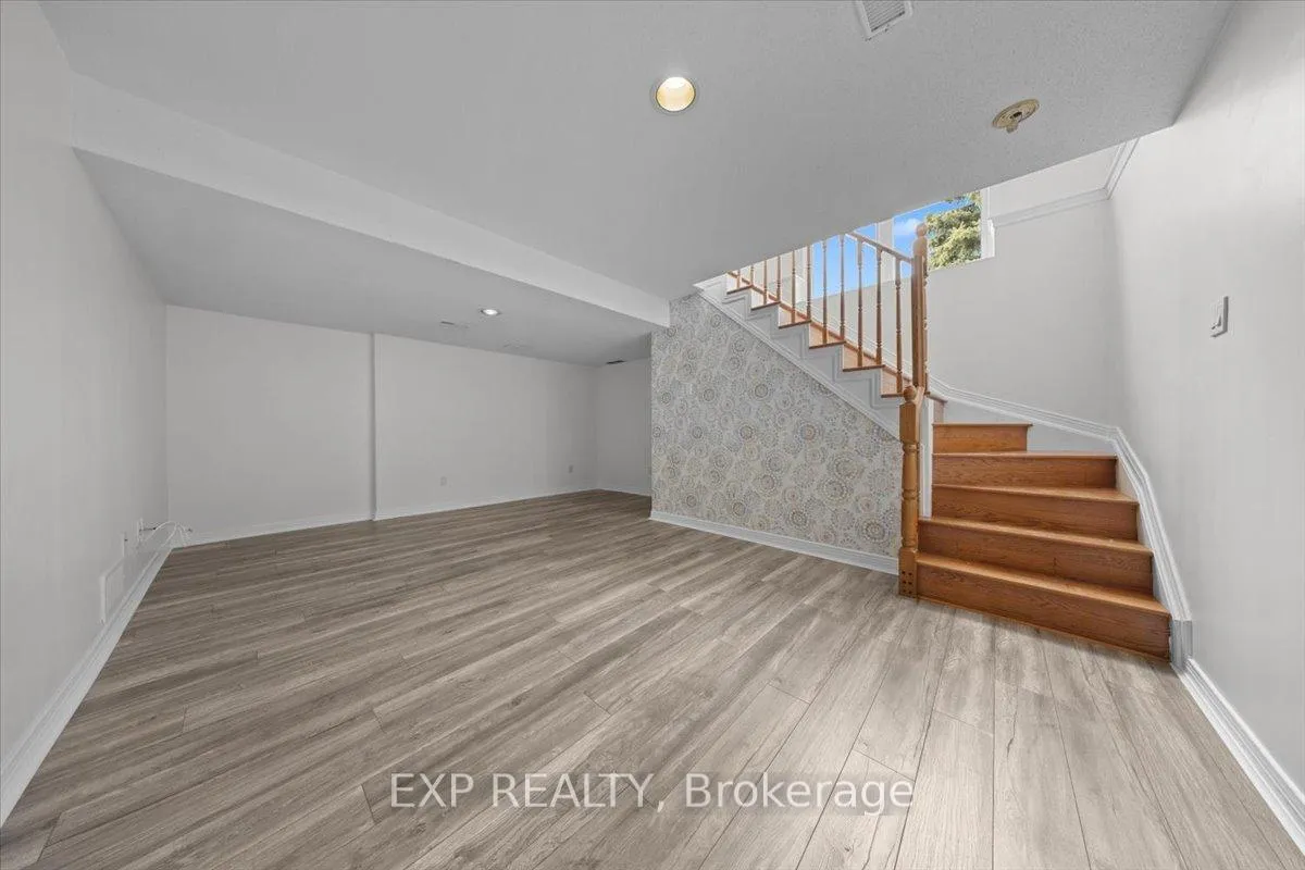 Photo 31 of 943 Markwick Crescent, Ottawa, Notting Hill/Summerside — HOMEH