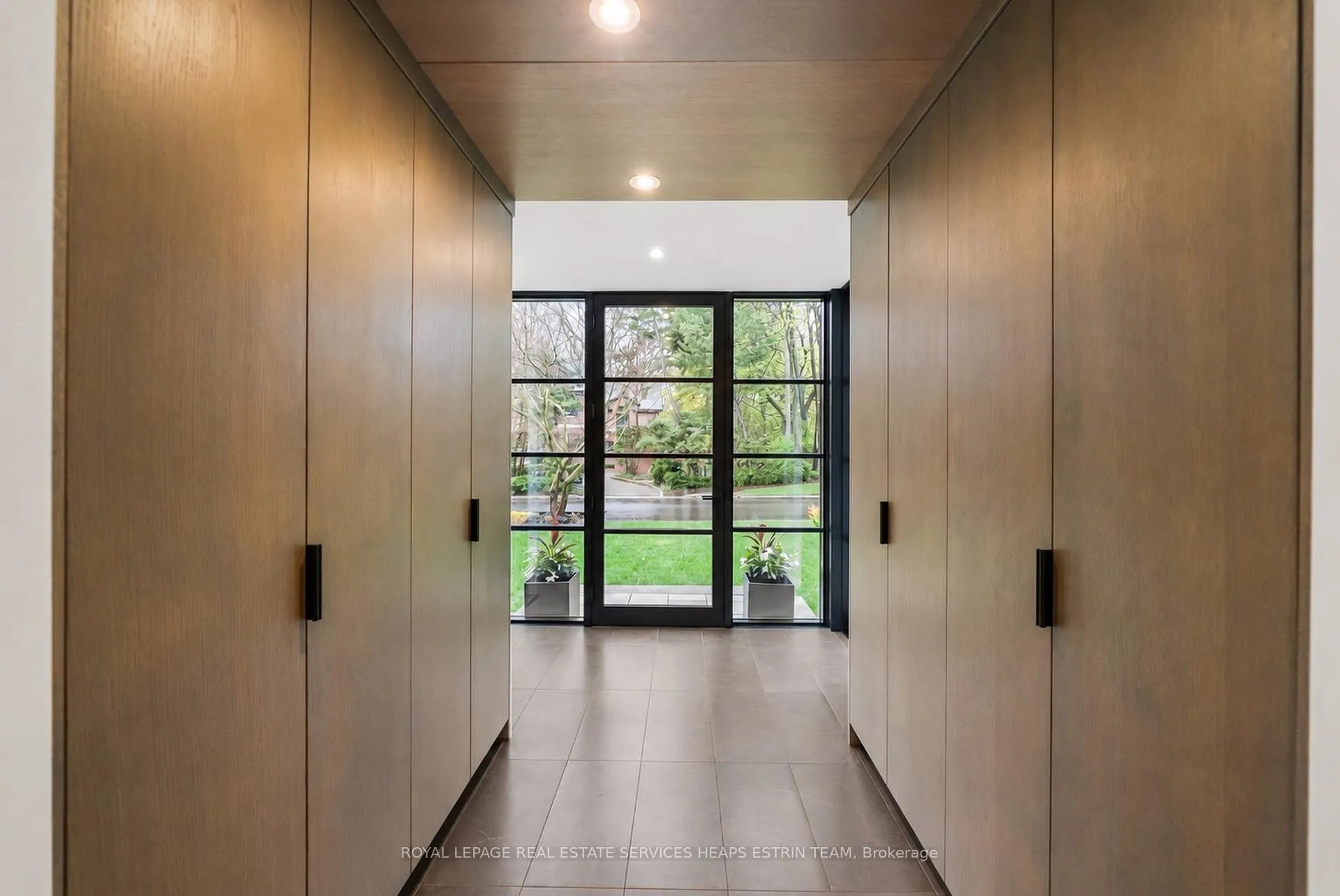 Photo 2 of 1 Moorehill Drive, Toronto, Leaside — HOMEH