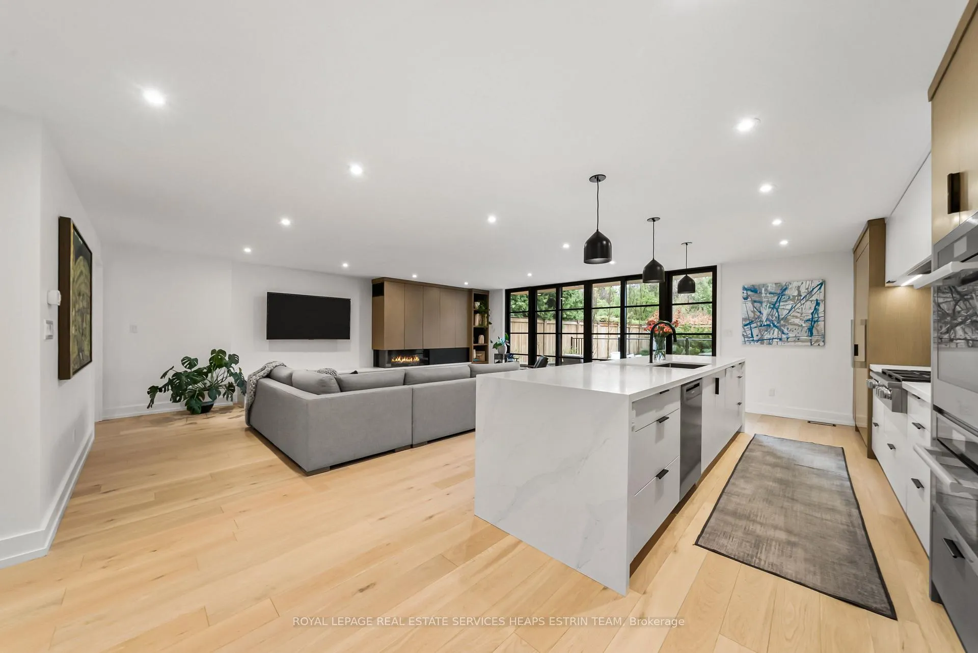 Photo 10 of 1 Moorehill Drive, Toronto, Leaside — HOMEH