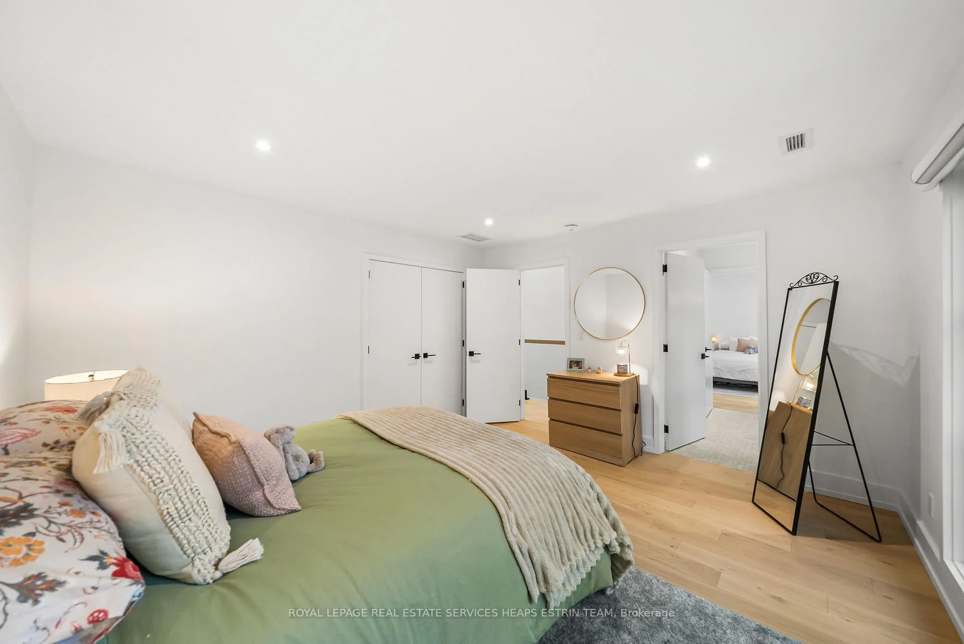 Photo 27 of 1 Moorehill Drive, Toronto, Leaside — HOMEH