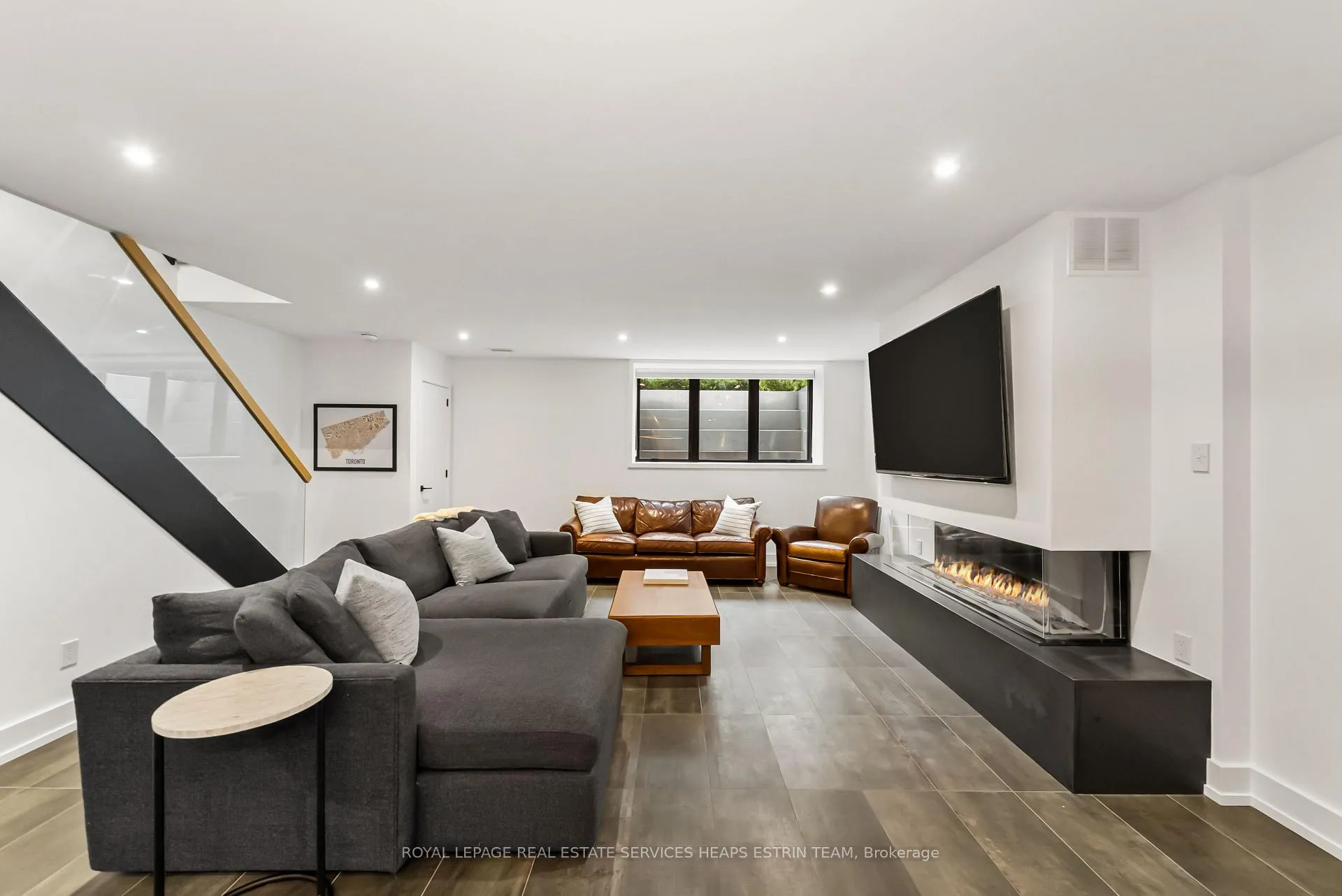 Photo 33 of 1 Moorehill Drive, Toronto, Leaside — HOMEH