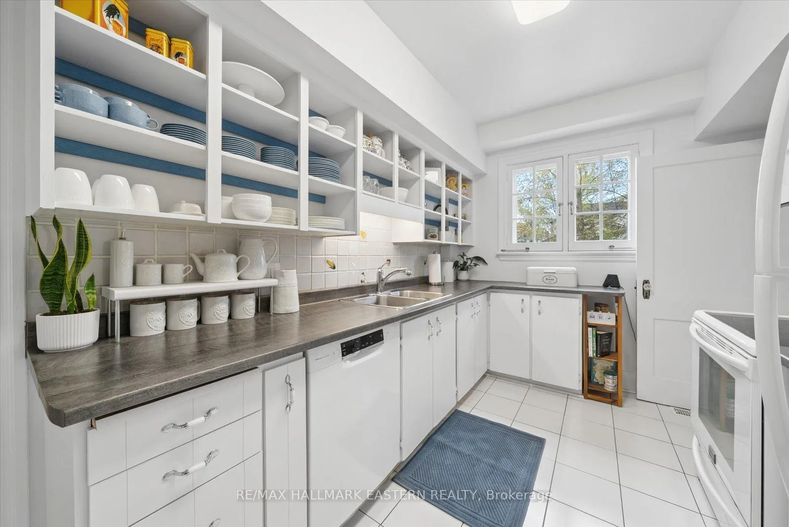 Photo 13 of 301 Engleburn Avenue, Peterborough, Ashburnham Ward 4 — HOMEH