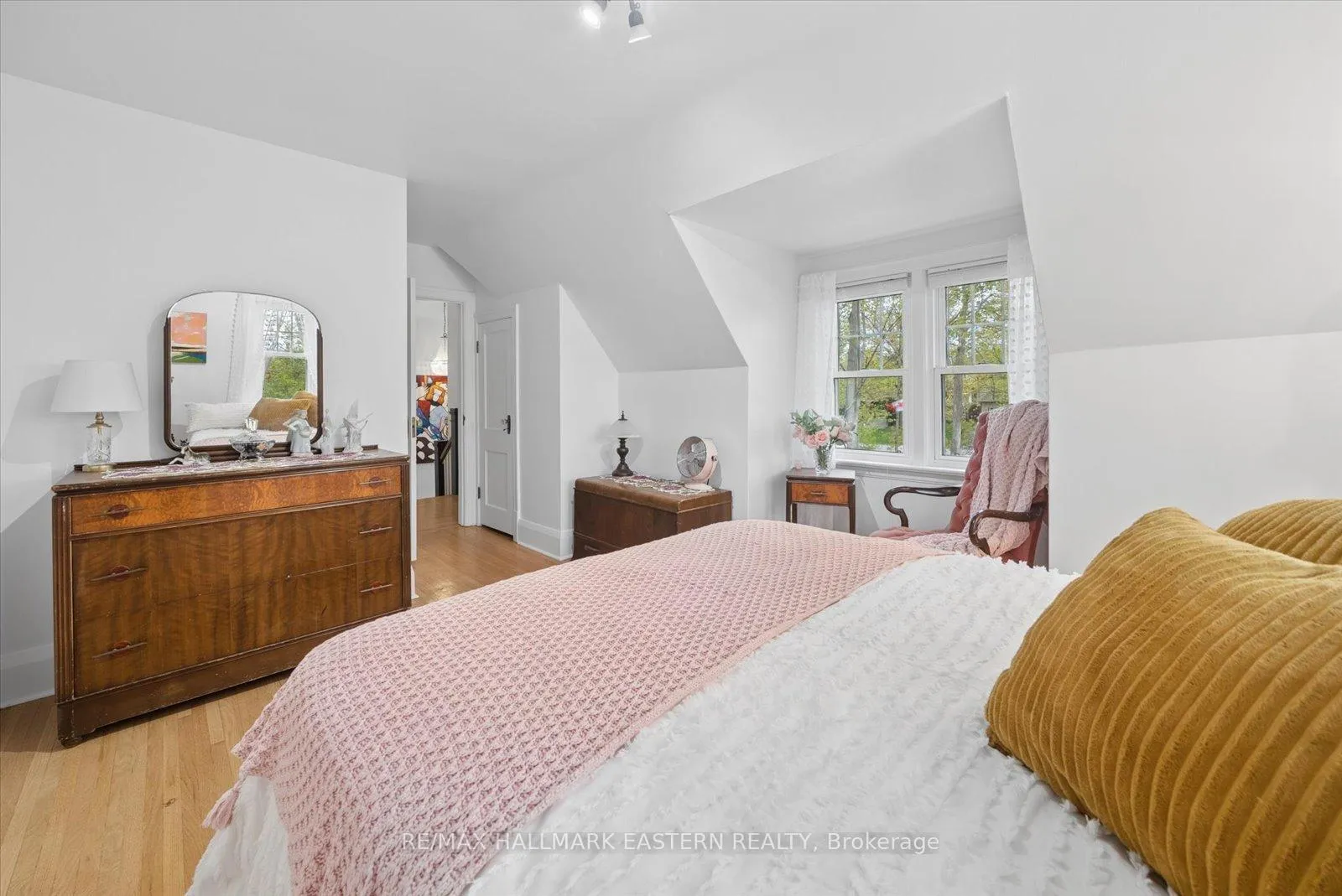 Photo 18 of 301 Engleburn Avenue, Peterborough, Ashburnham Ward 4 — HOMEH