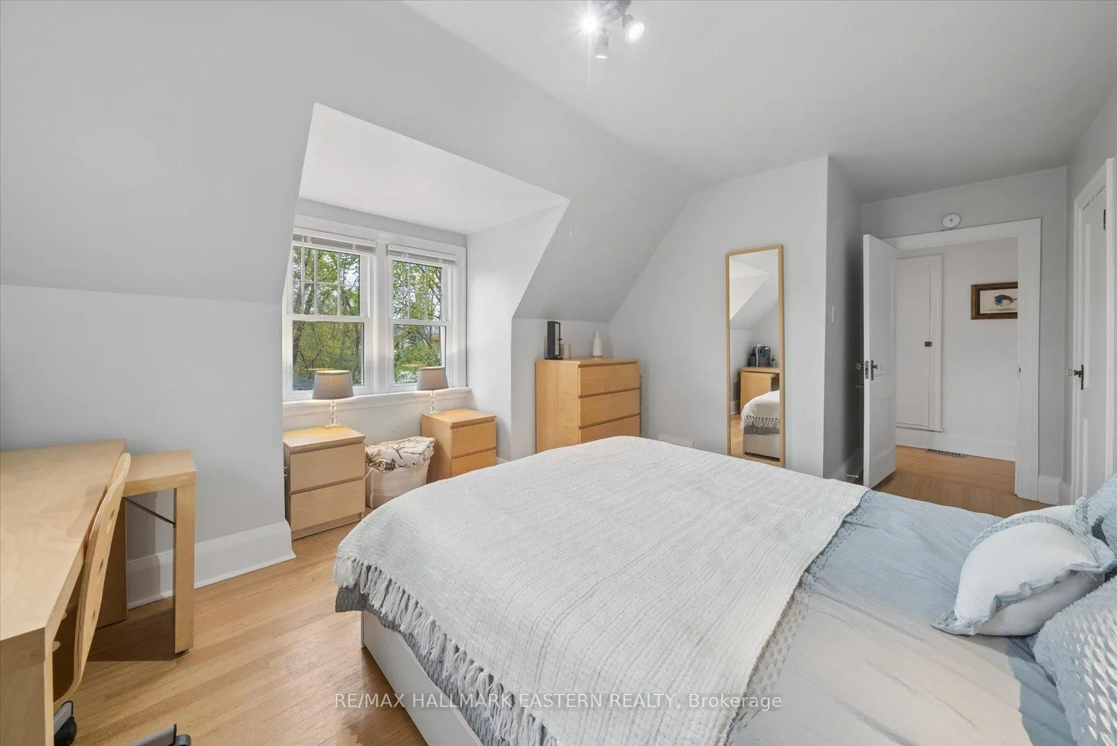 Photo 21 of 301 Engleburn Avenue, Peterborough, Ashburnham Ward 4 — HOMEH