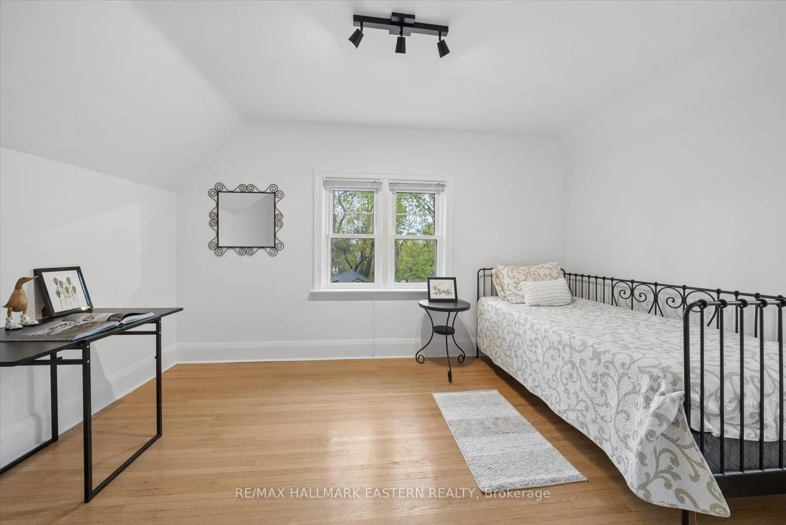 Photo 22 of 301 Engleburn Avenue, Peterborough, Ashburnham Ward 4 — HOMEH