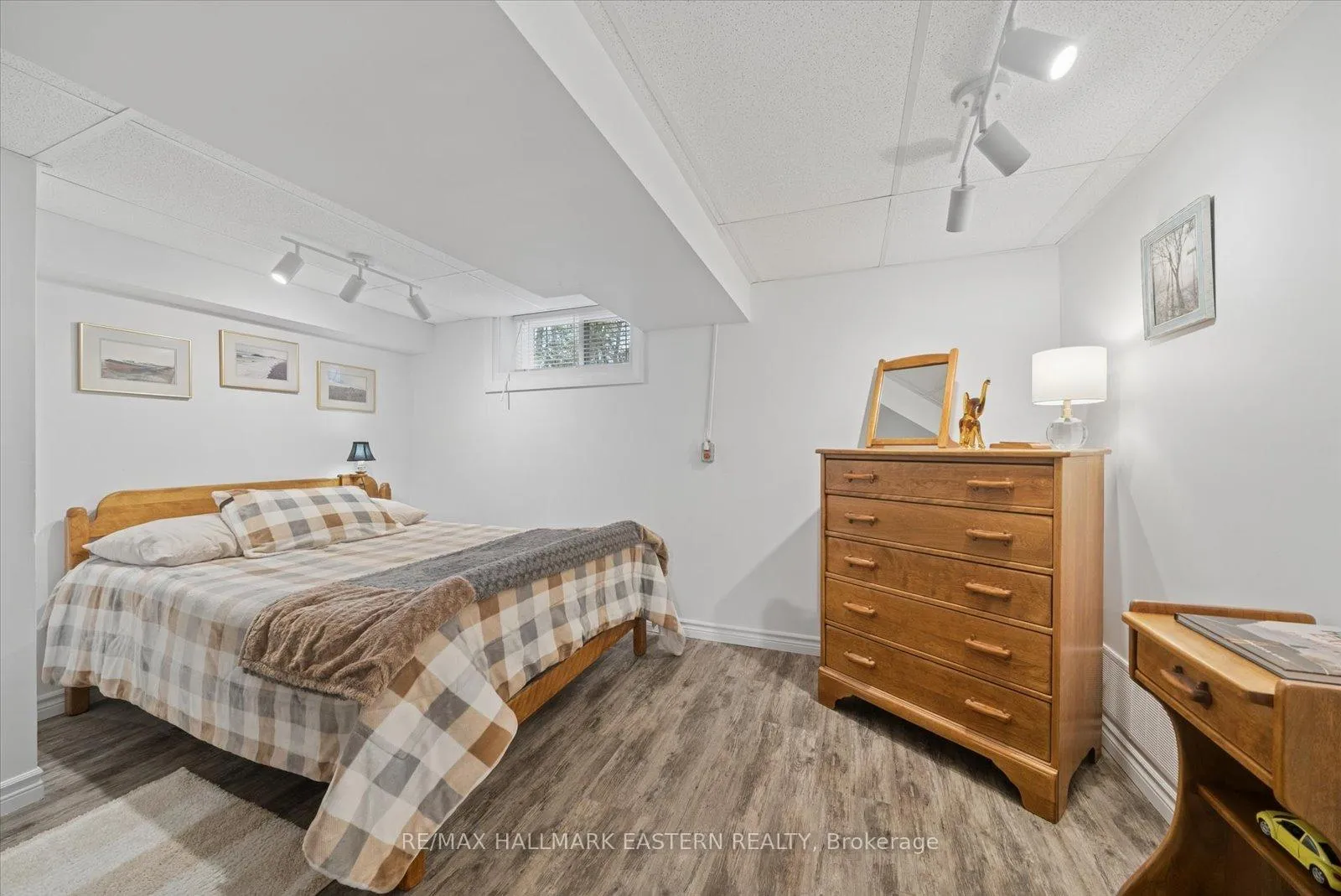 Photo 29 of 301 Engleburn Avenue, Peterborough, Ashburnham Ward 4 — HOMEH