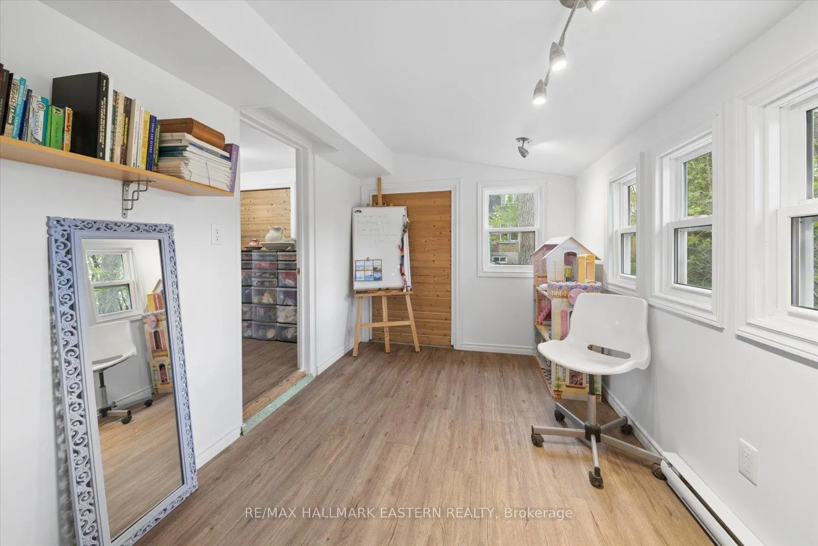 Photo 33 of 301 Engleburn Avenue, Peterborough, Ashburnham Ward 4 — HOMEH