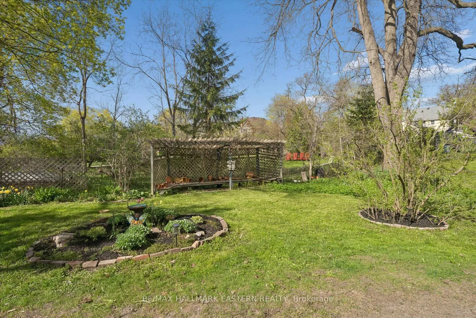 Photo 36 of 301 Engleburn Avenue, Peterborough, Ashburnham Ward 4 — HOMEH