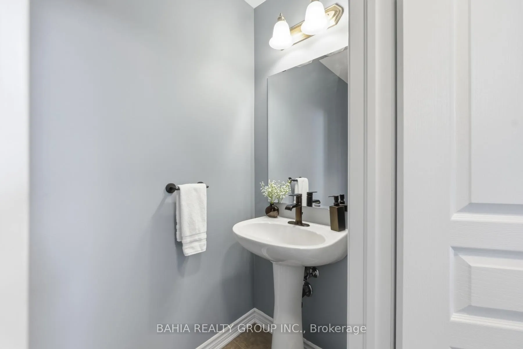 Photo 17 of 638 Gervais Terrace, Milton, Coates — HOMEH