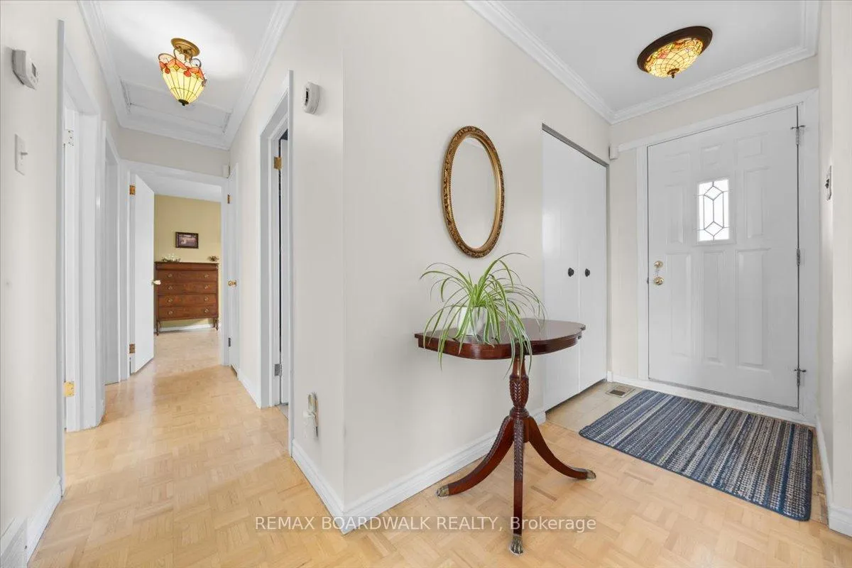 Photo 2 of 28 Glenmanor Drive, Ottawa, Meadowlands/Crestview — HOMEH