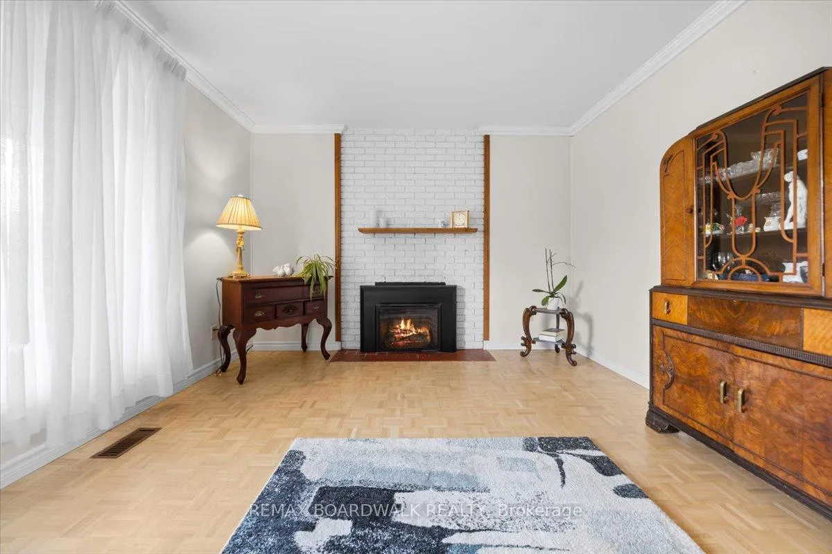 Photo 6 of 28 Glenmanor Drive, Ottawa, Meadowlands/Crestview — HOMEH