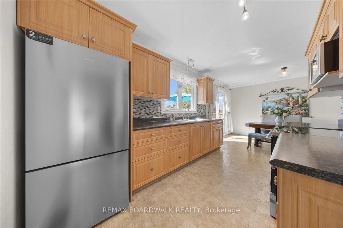 Photo 11 of 28 Glenmanor Drive, Ottawa, Meadowlands/Crestview — HOMEH