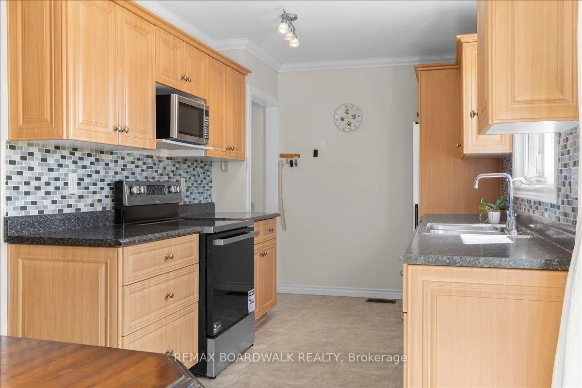 Photo 14 of 28 Glenmanor Drive, Ottawa, Meadowlands/Crestview — HOMEH