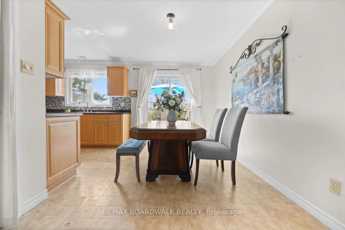 Photo 15 of 28 Glenmanor Drive, Ottawa, Meadowlands/Crestview — HOMEH