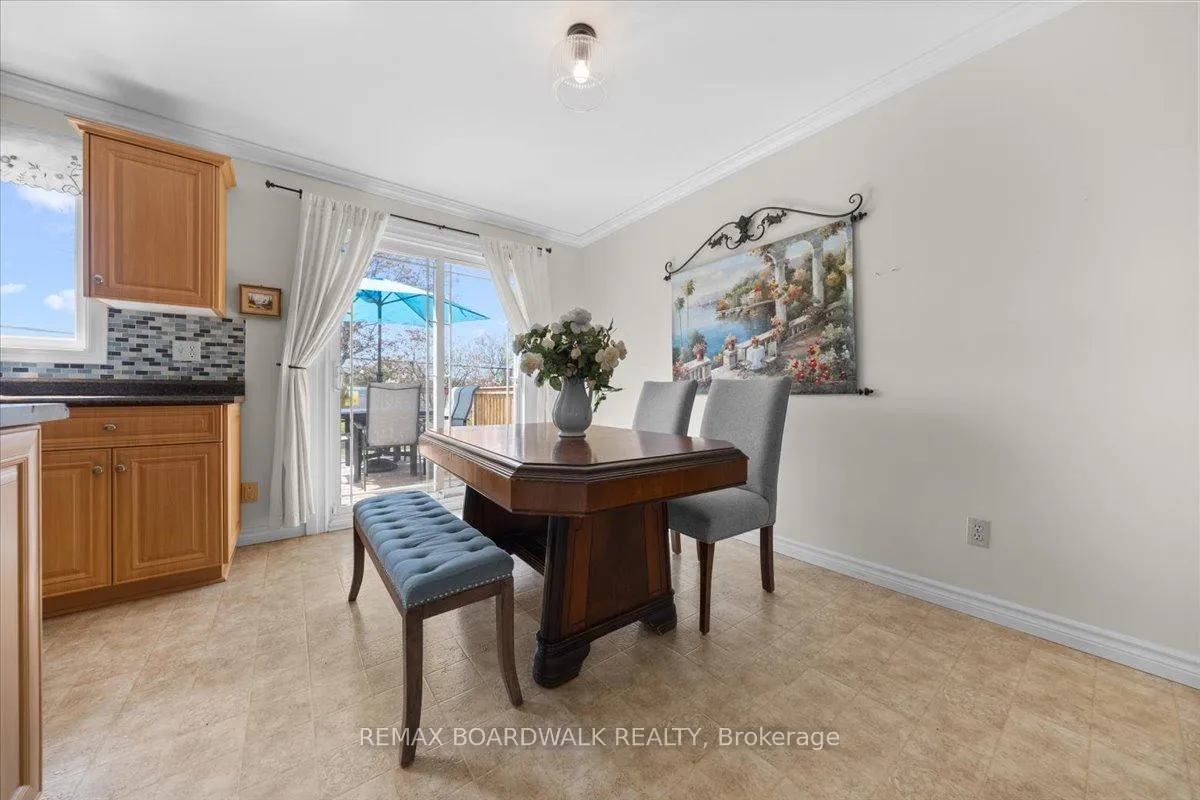 Photo 16 of 28 Glenmanor Drive, Ottawa, Meadowlands/Crestview — HOMEH