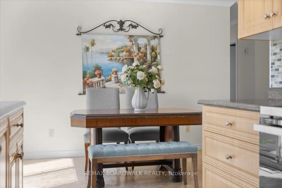 Photo 17 of 28 Glenmanor Drive, Ottawa, Meadowlands/Crestview — HOMEH