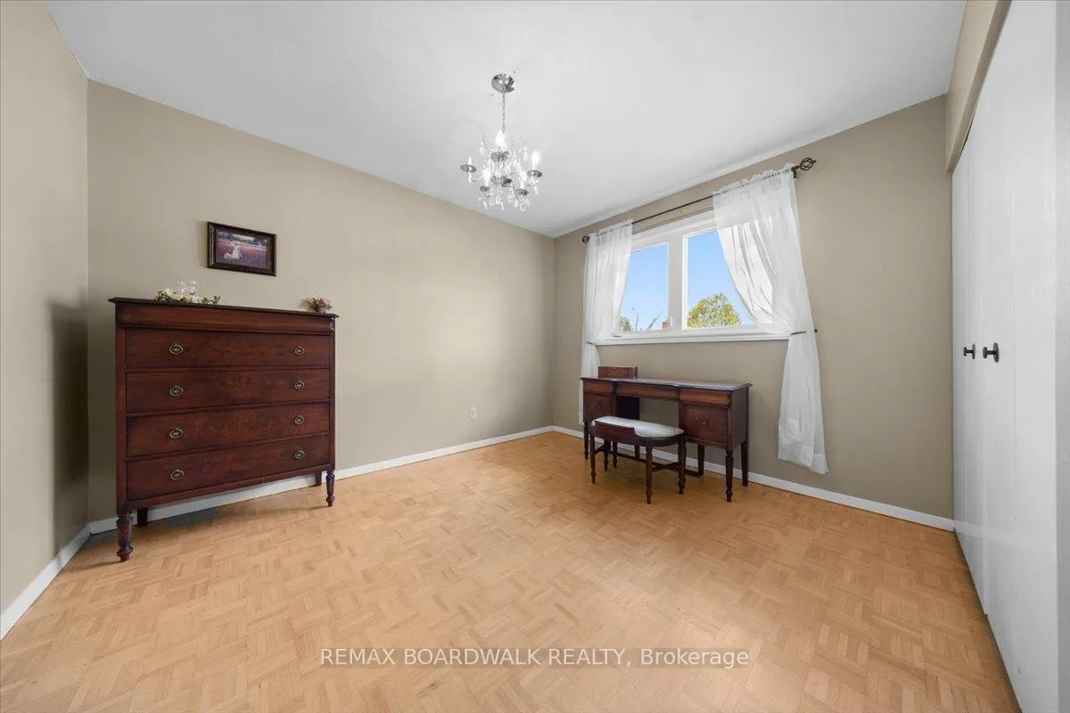 Photo 20 of 28 Glenmanor Drive, Ottawa, Meadowlands/Crestview — HOMEH