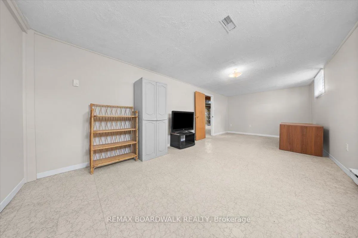 Photo 30 of 28 Glenmanor Drive, Ottawa, Meadowlands/Crestview — HOMEH