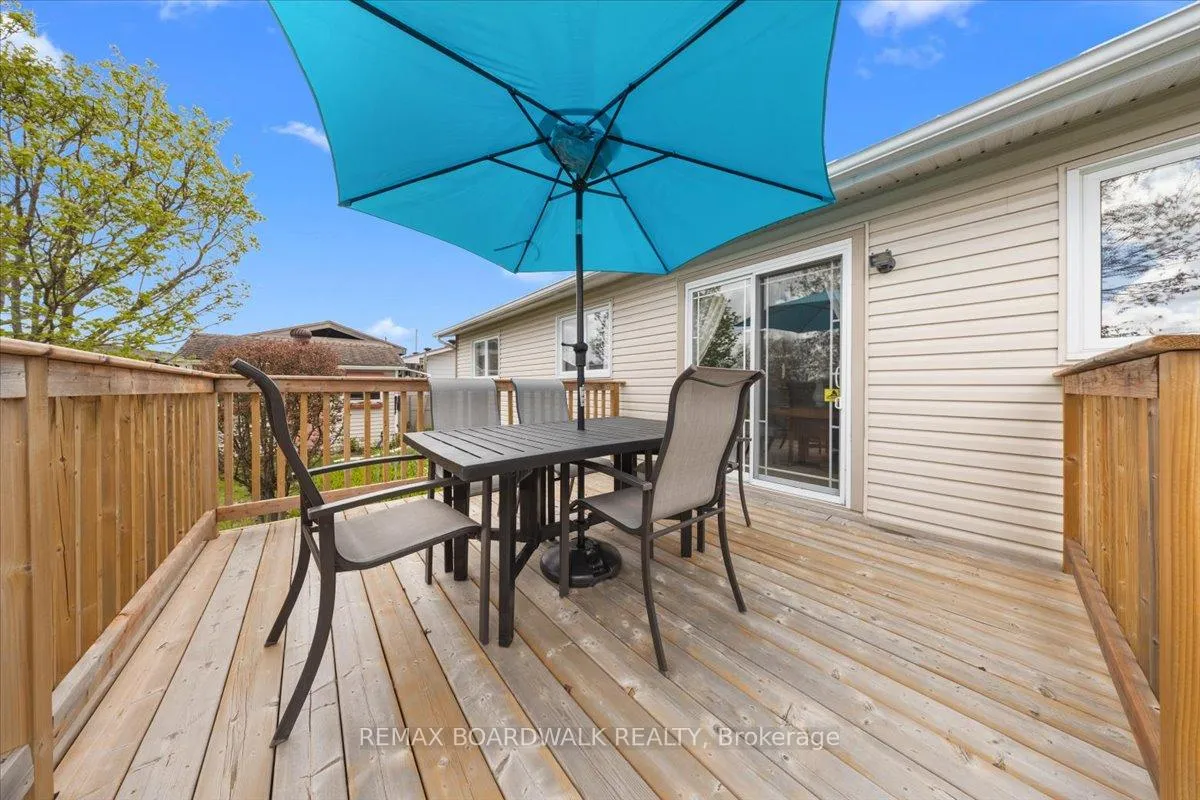 Photo 32 of 28 Glenmanor Drive, Ottawa, Meadowlands/Crestview — HOMEH