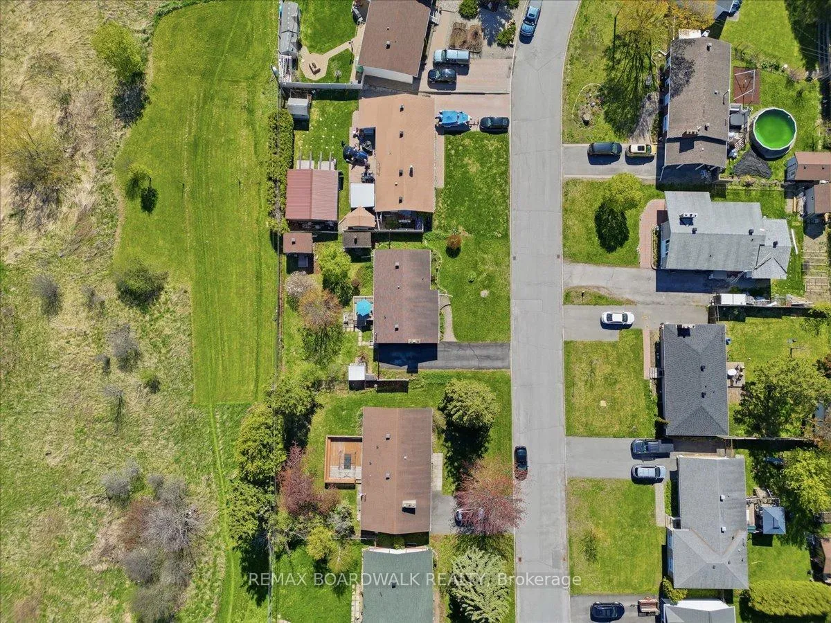 Photo 37 of 28 Glenmanor Drive, Ottawa, Meadowlands/Crestview — HOMEH