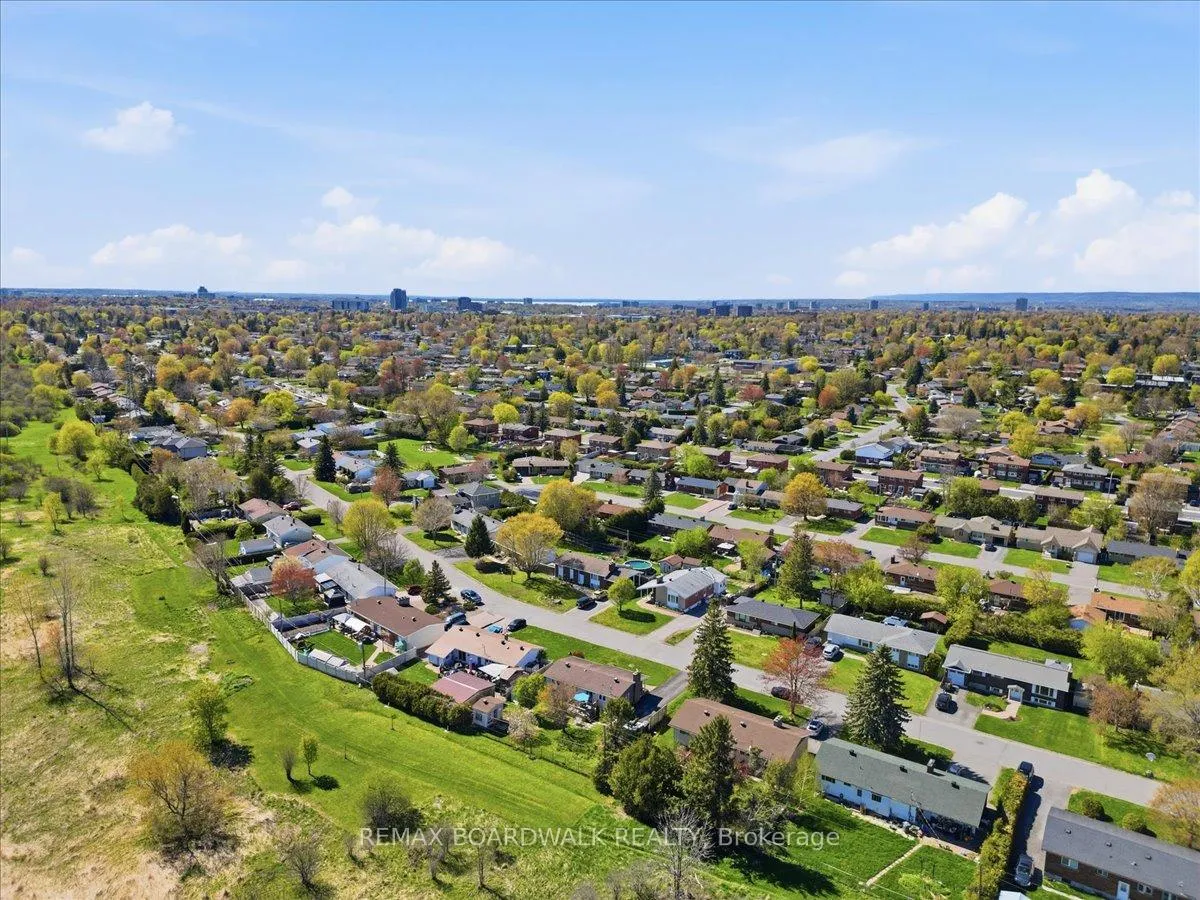 Photo 39 of 28 Glenmanor Drive, Ottawa, Meadowlands/Crestview — HOMEH
