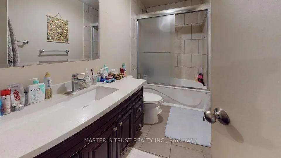 Photo 11 of 226 Westcourt Place, Waterloo, Beechwood — HOMEH