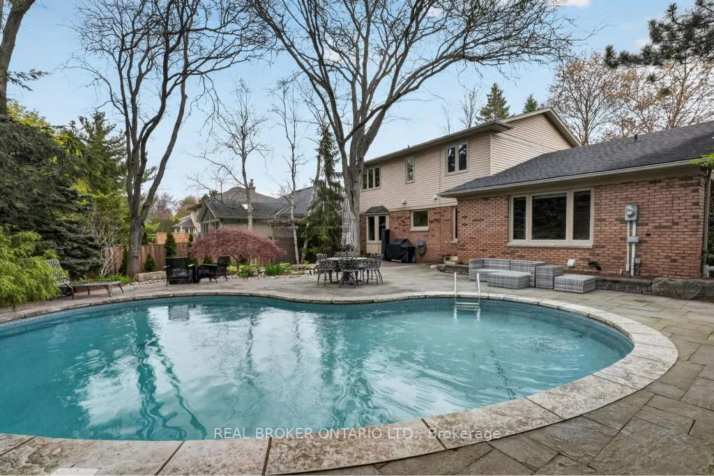 Photo 3 of 258 Briar Hill Crescent, Hamilton, Ancaster — HOMEH