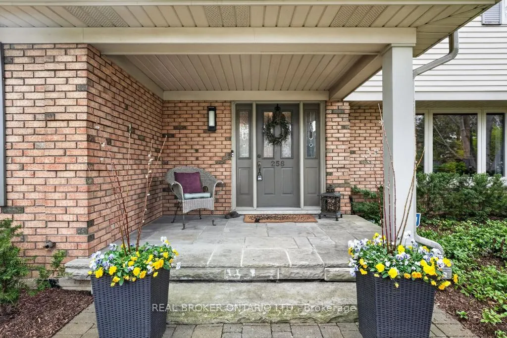 Photo 5 of 258 Briar Hill Crescent, Hamilton, Ancaster — HOMEH