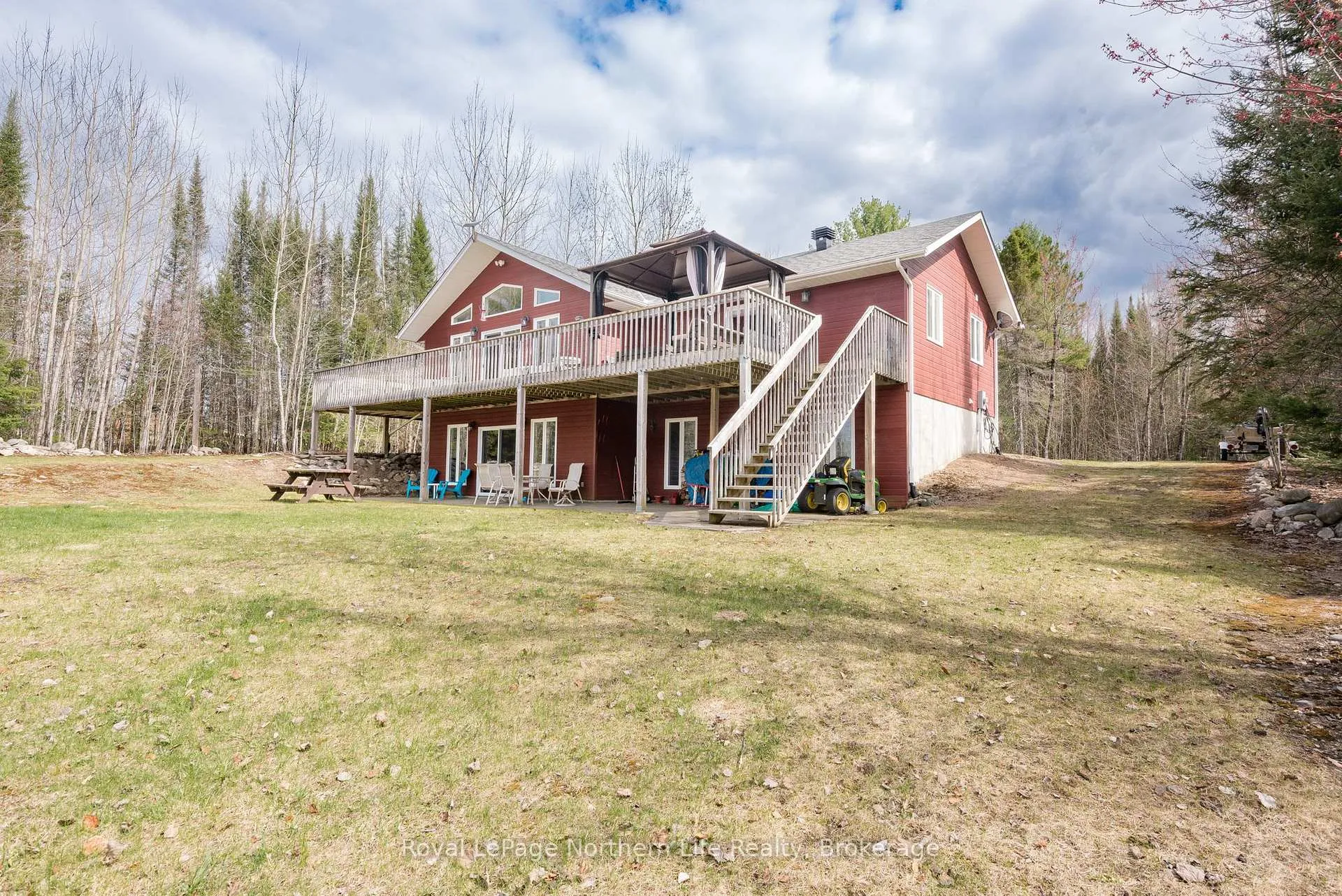 Photo 8 of 1055E Argo Run, Mattawan — HOMEH
